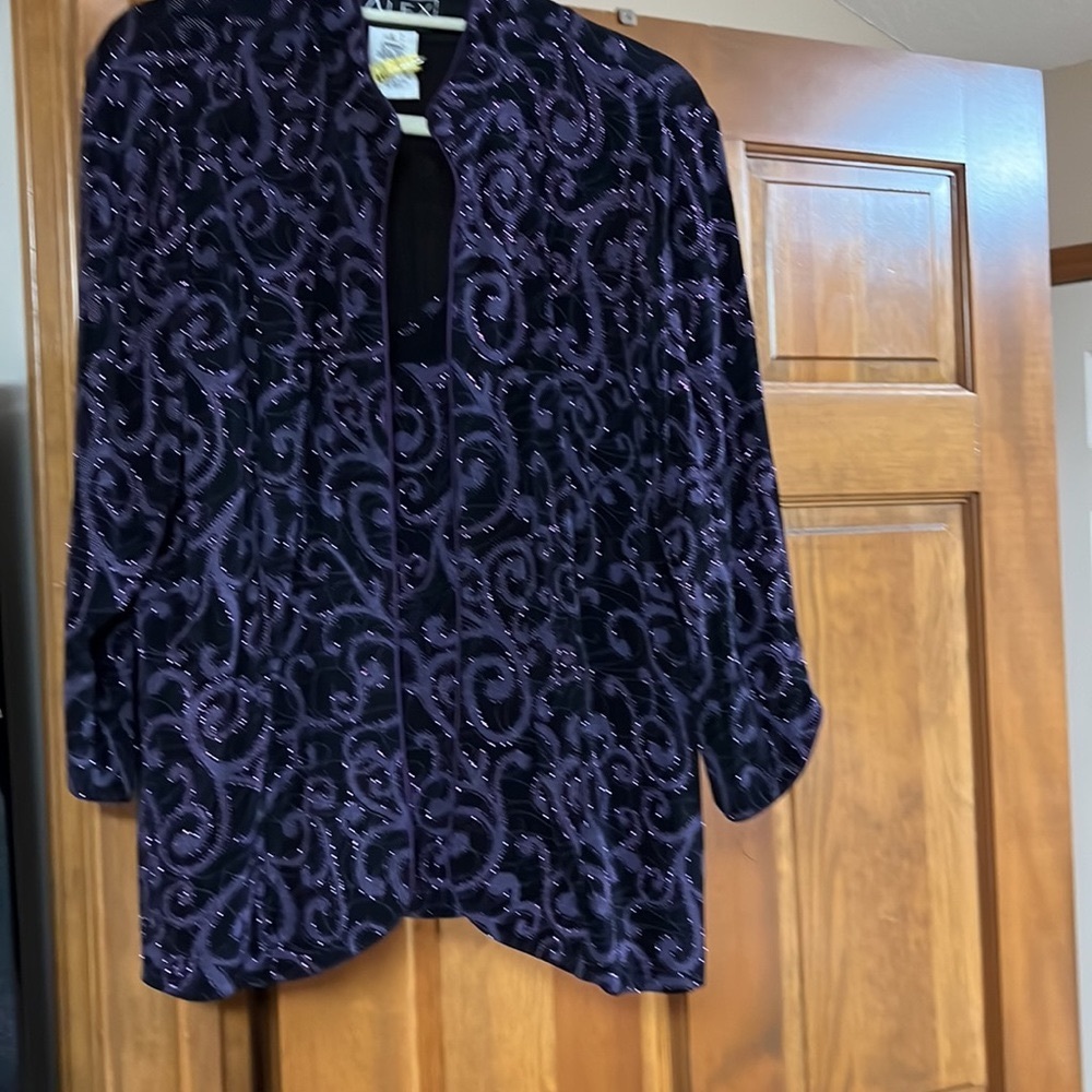 ALEX EVENINGS Women twinset it has purple sequins in dark black very rich!!
